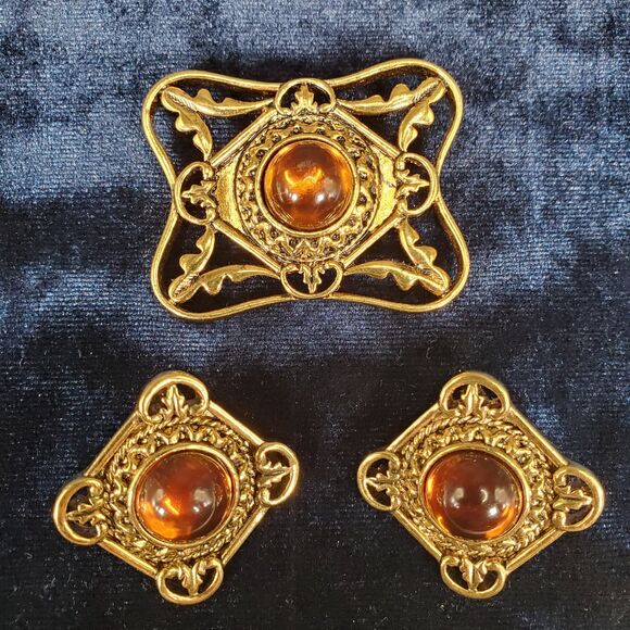 Avon Gold Tone Brooch Set Amber Cabochon w/ Clip Earrings Vintage - Picture 1 of 15